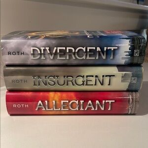 Divergent Series Hardcover Set - Red, Gray, and Black